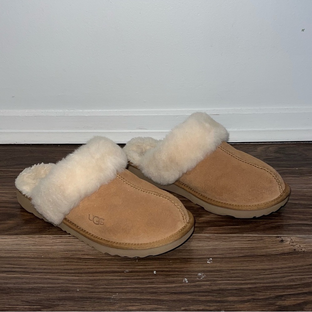 UGG Slippers - Picture 2 of 6